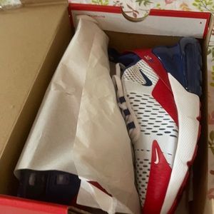 Nike Air Max 270 (GS) Red, White & Blue size 7Y
